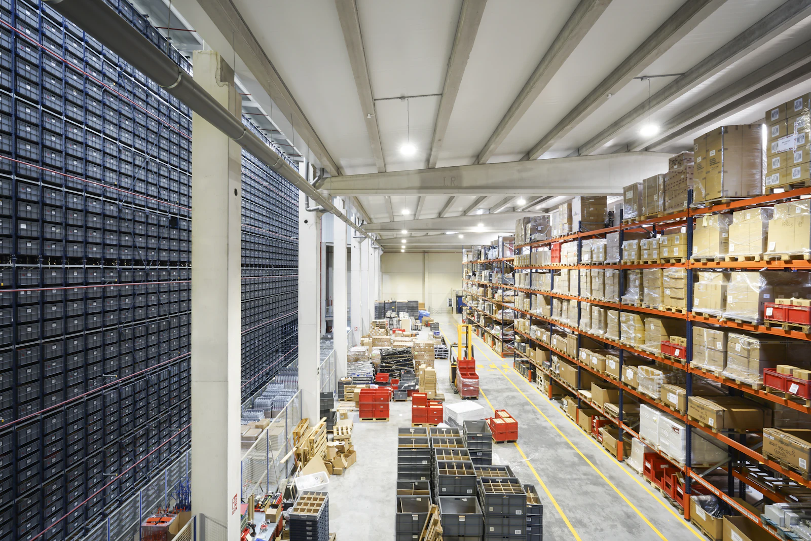 Organised industrial warehouse supporting reliable material supply